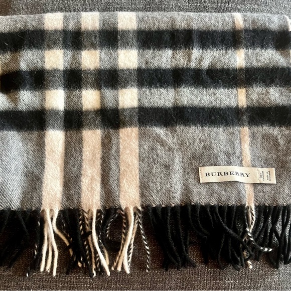 Authentic Set of Burberry Scarf and Gloves - Picture 4 of 6
